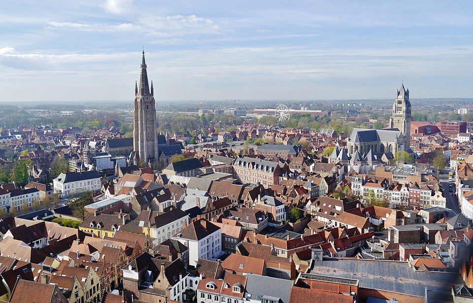 Canals and step-gabled houses in Bruges